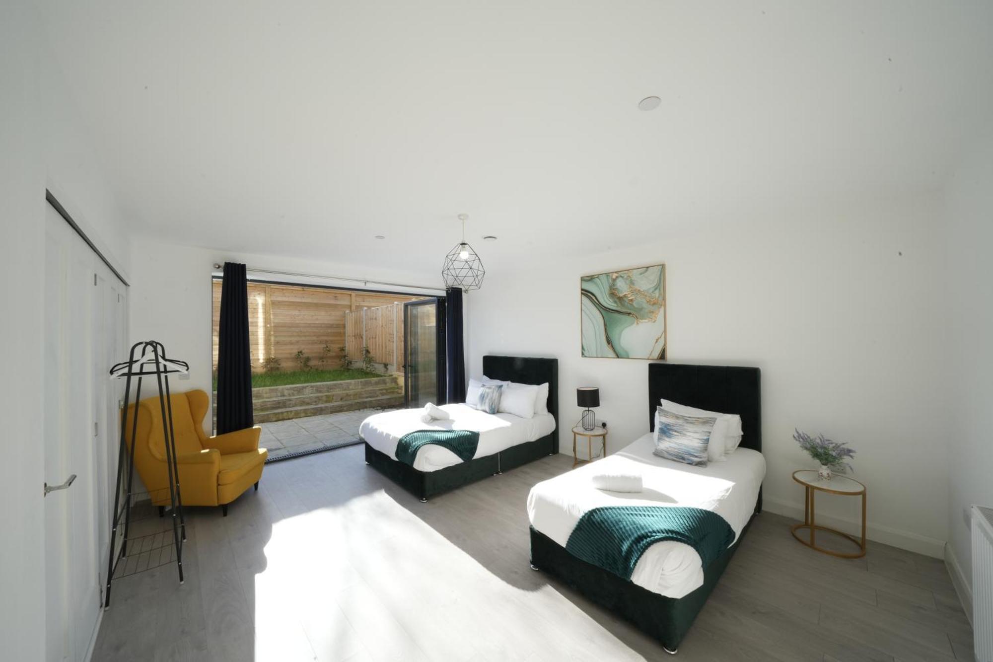 Broadway Great 7-minute Walk From The Underground Accommodatie bij particulieren Ealing